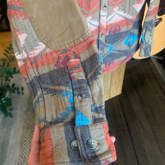 Legendary Whitetails Button Down Shirt - Picture 2 of 7